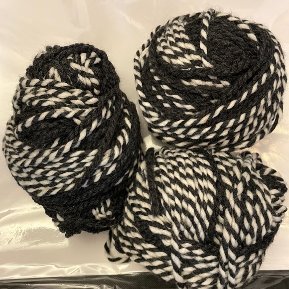 Lion Brand Wool Ease Thick & Quick Stripes wool blend self-striping yarn - Picture 6 of 8